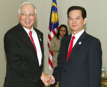 PM Nguyen Tan Dung meets with RoK, Malaysian leaders  - ảnh 1
